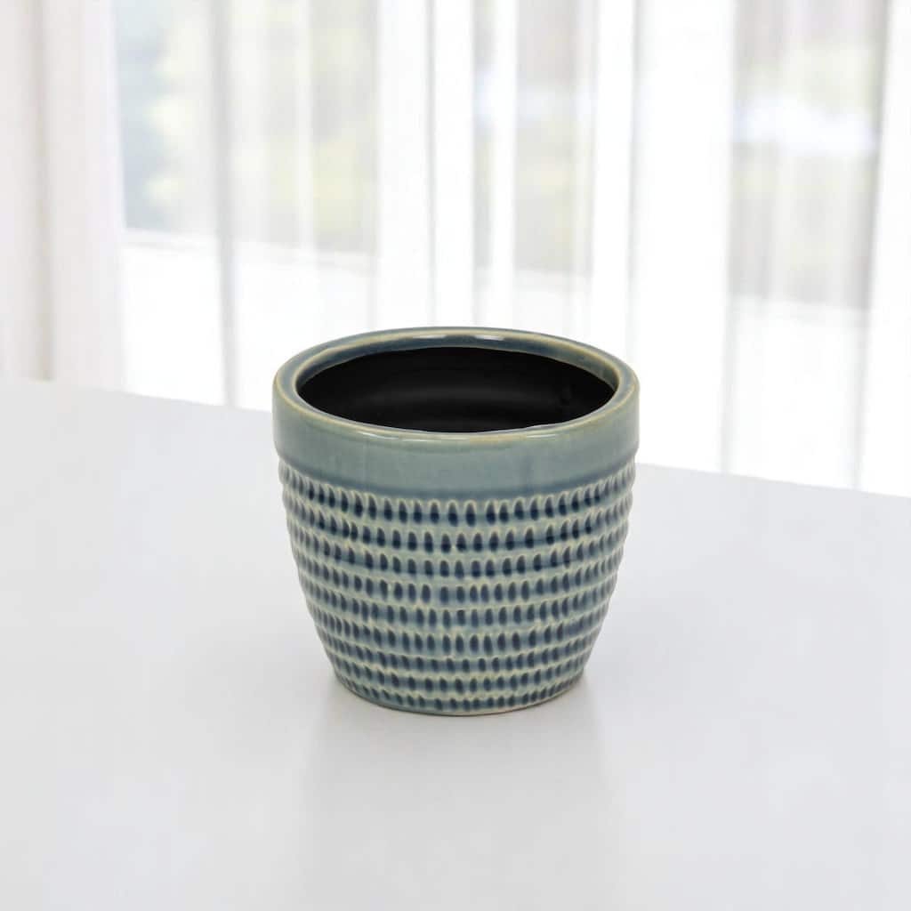 HomeRoots Blue Ceramic 22 Ounce Dotted Round Distressed Pot Planter - 5.25 in. x 4.25 in. x 5.25 in.