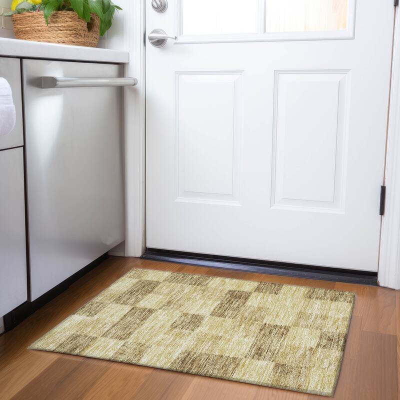 Machine Washable Indoor/ Outdoor Checker Chantille Rug - Gold - 1'8" x 2'6"