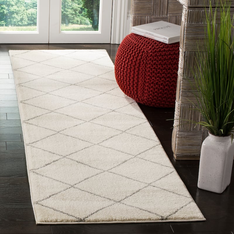 SAFAVIEH Tunisia Ellada Southwestern Rug