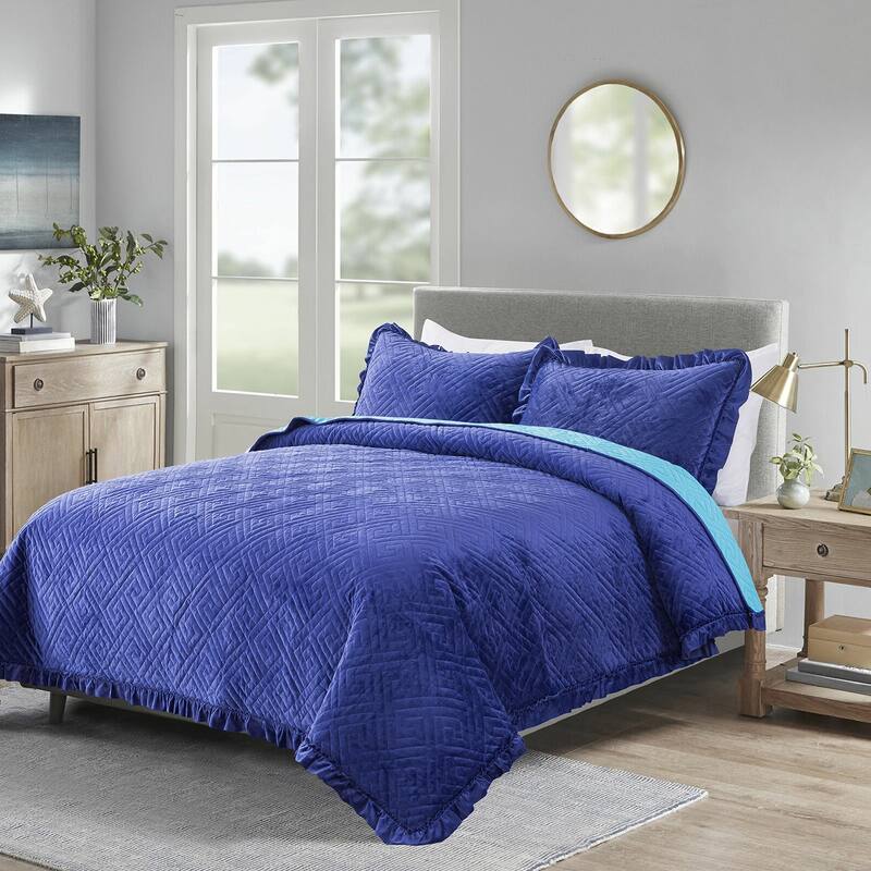 Lavish Plush Poly Velvet Quilt Set