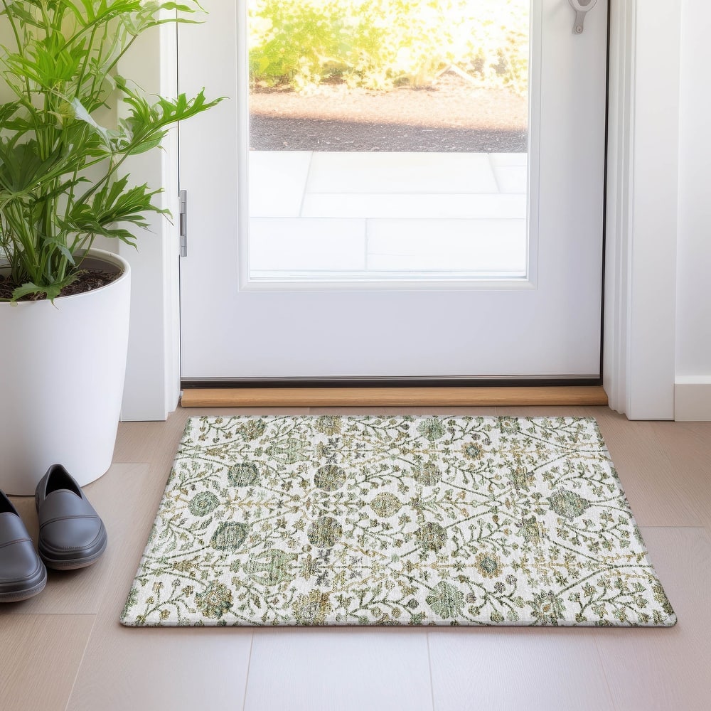 Machine Washable Indoor/ Outdoor Traditional Kashan Chantille Rug