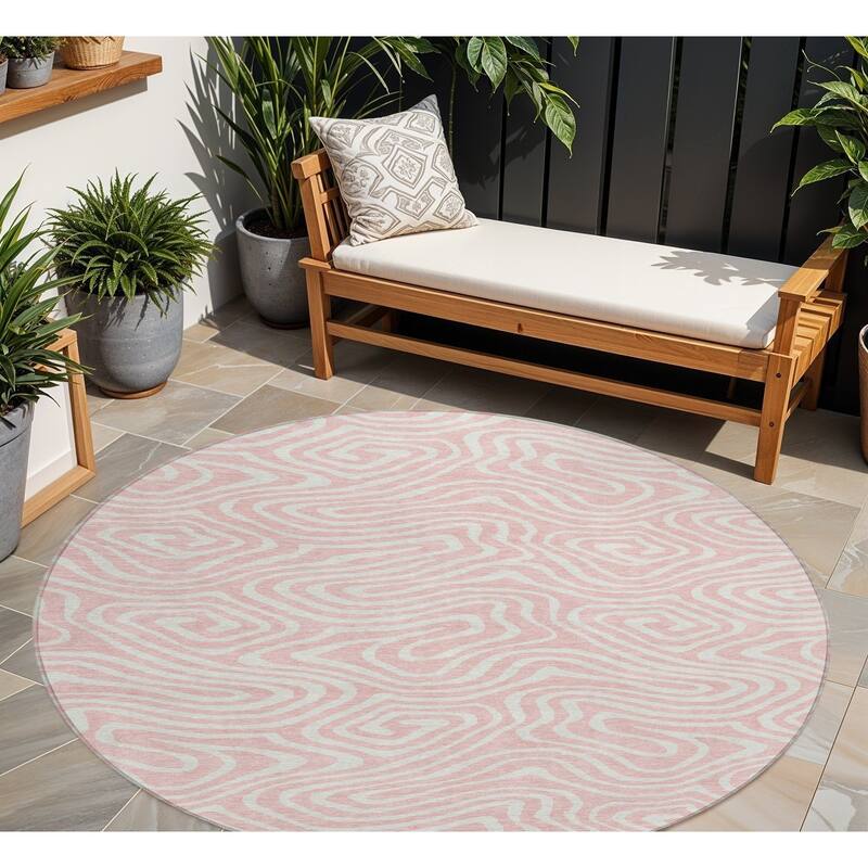 HomeRoots Abstract Transitional Rectangle Outdoor Rug - 8' Round