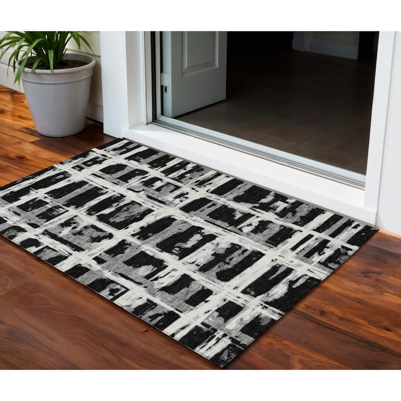 HomeRoots Striped Transitional Rectangle Outdoor Rug - 3' x 5'