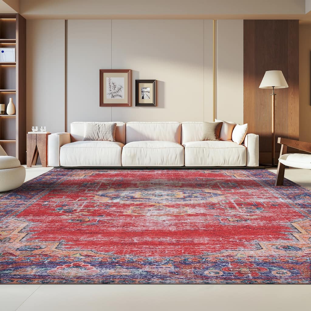 SAFAVIEH Tucson Machine Washable Slip Resistant Khulud Traditional Rug