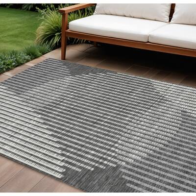 HomeRoots Geometric Transitional Rectangle Outdoor Rug