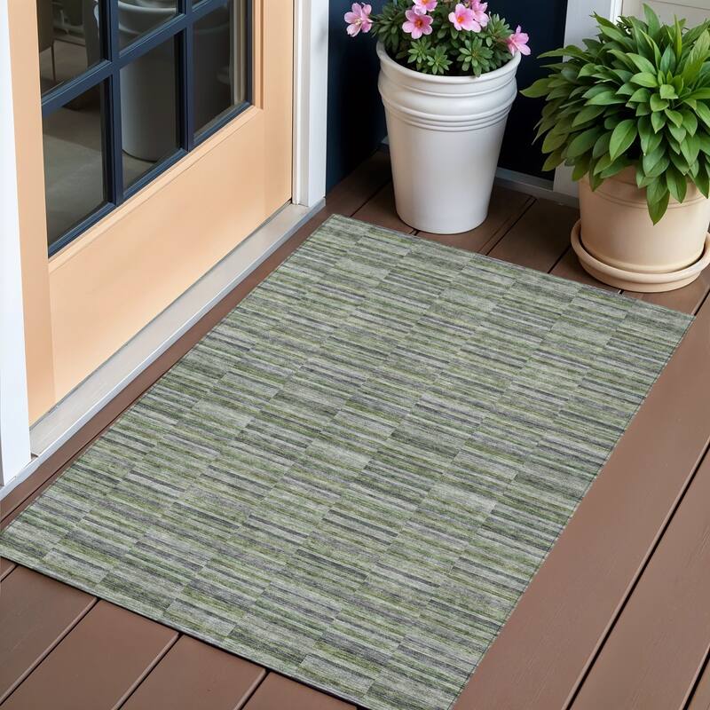 HomeRoots Striped Transitional Rectangle Outdoor Rug - 3' x 5'