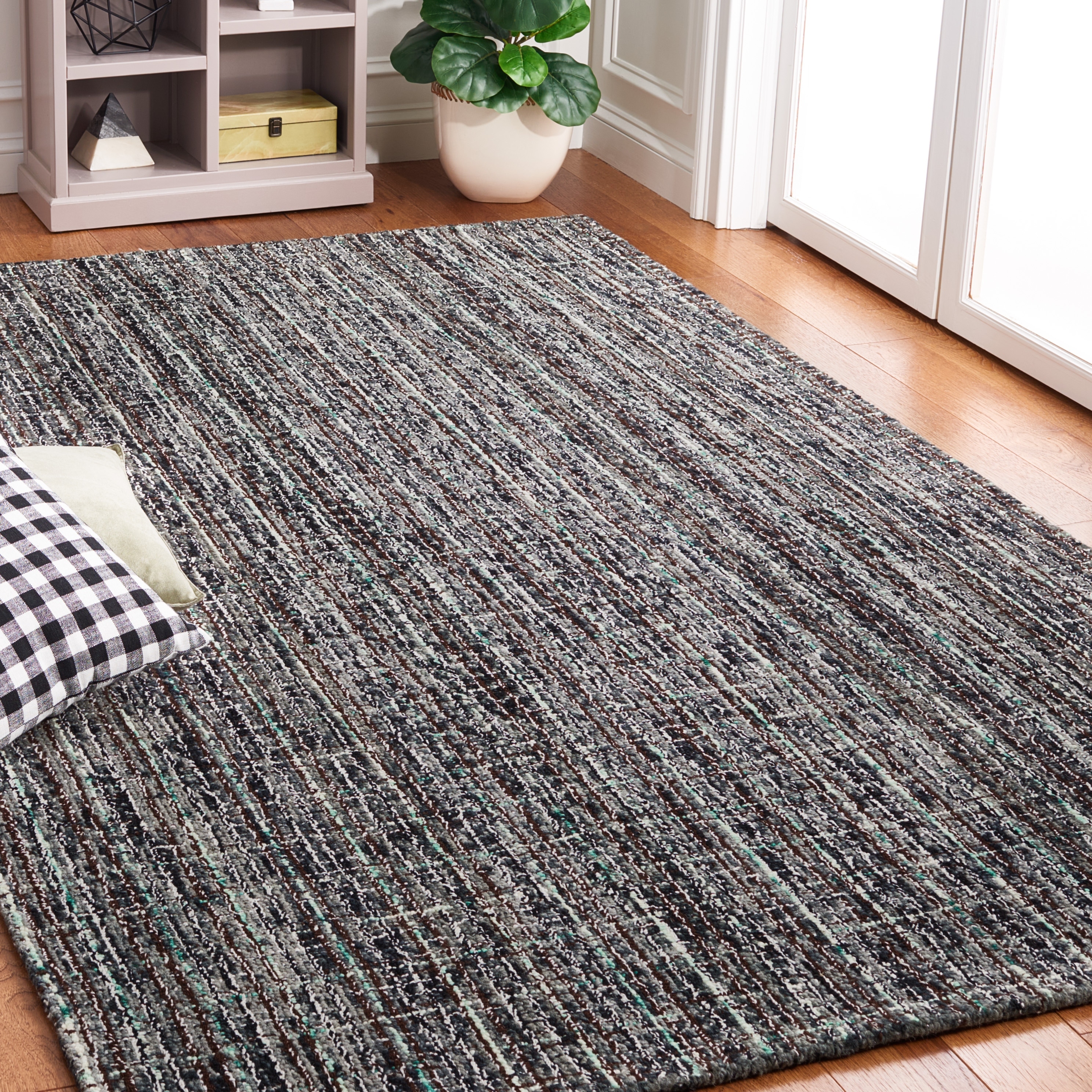 SAFAVIEH Handmade Abstract Jonina Modern Wool Rug