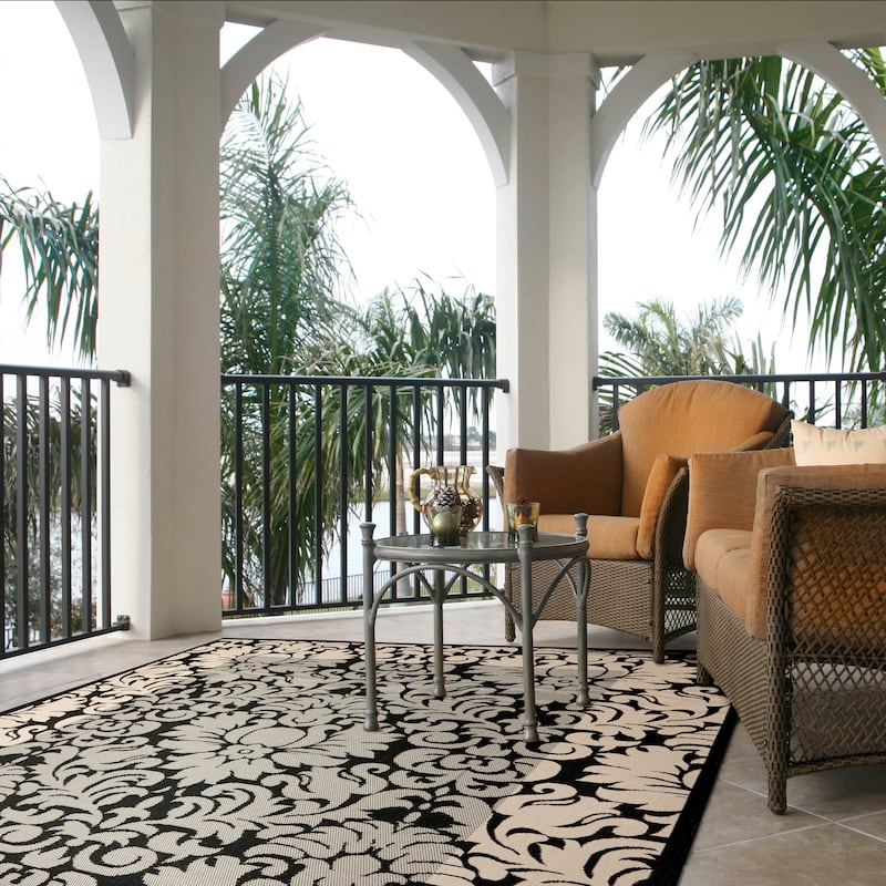 SAFAVIEH Courtyard Peggie Indoor/ Outdoor Patio Backyard Rug