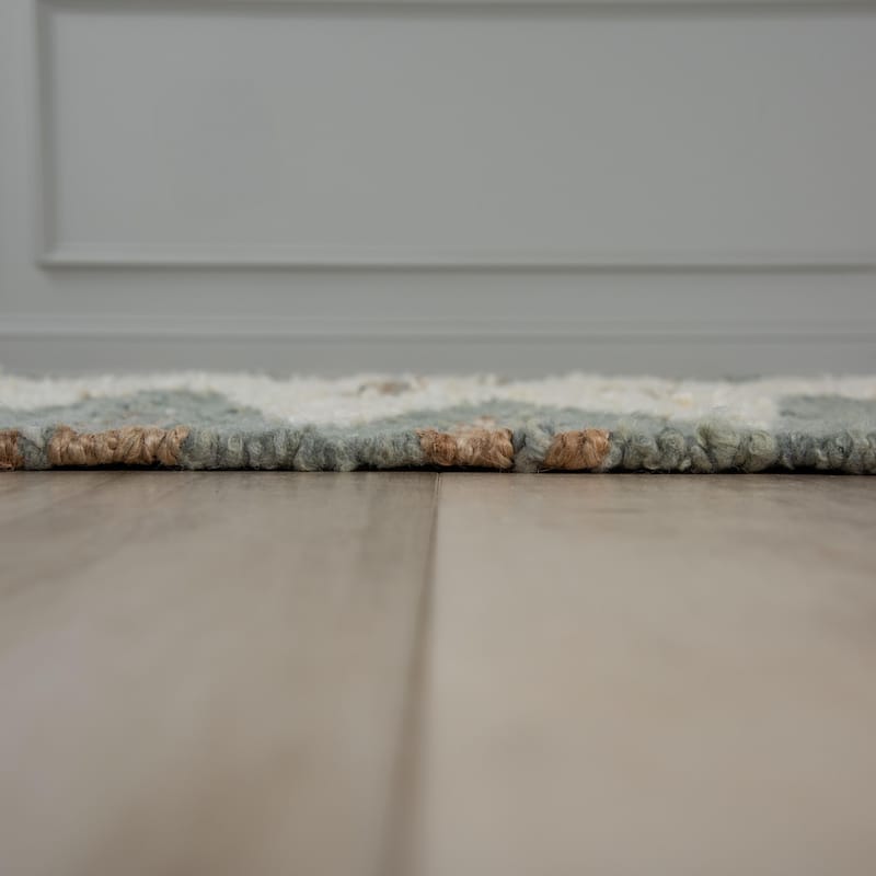 Alora Decor Southwesteren Hand-woven Geometric Grey Rug