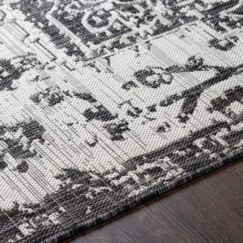 Livabliss Andell Indoor/ Outdoor Vintage Medallion Area Rug