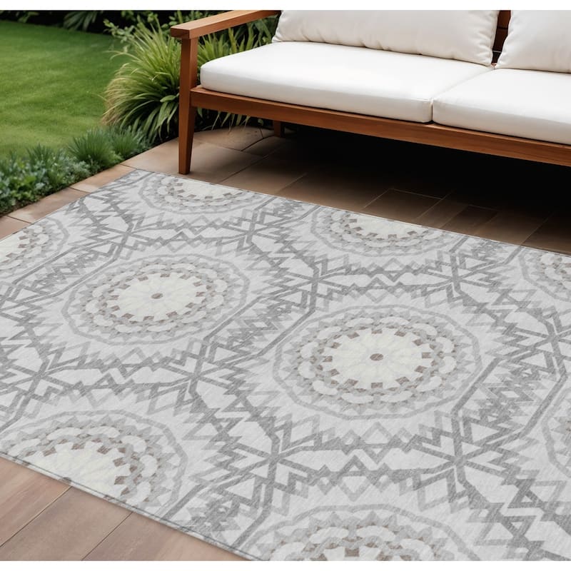 HomeRoots Floral Medallion Transitional Rectangle Outdoor Rug - 10' X 14'