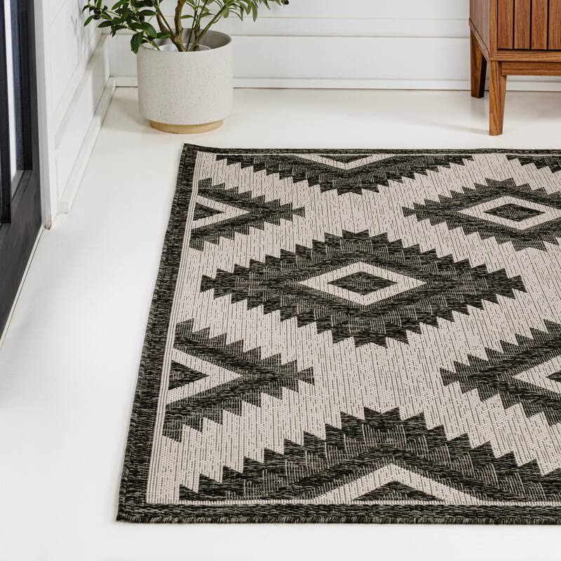 JONATHAN Y Aimee Geometric Moroccan Diamond Black/Cream Indoor/Outdoor Area Rug