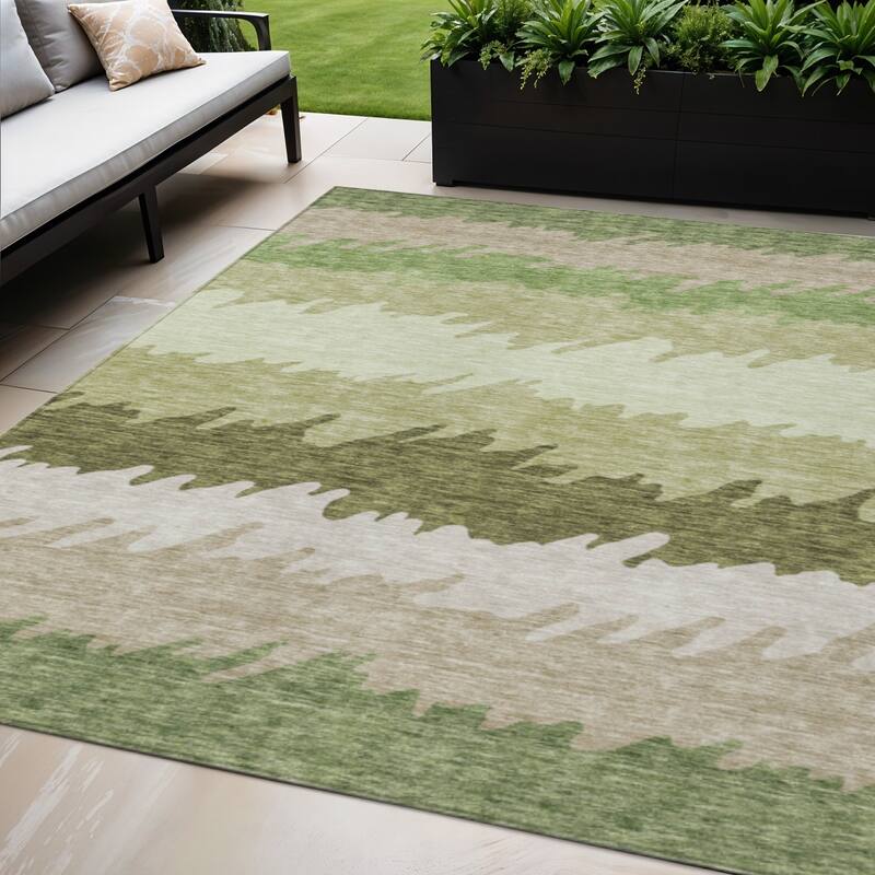 HomeRoots Striped Transitional Rectangle Outdoor Rug - 5' X 8'