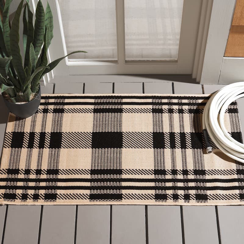 SAFAVIEH Courtyard Oriole Plaid Indoor/ Outdoor Waterproof Patio Backyard. - 2'3" x 5' - Black/Bone