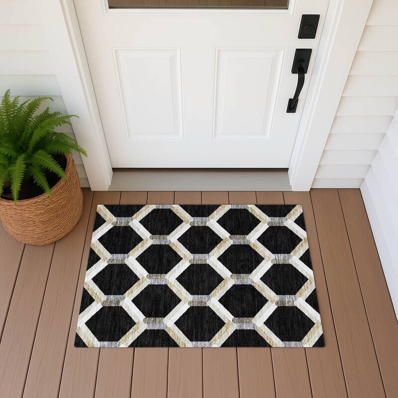 Machine Washable Indoor/ Outdoor Modern Trellis Chantille Rug - Black - 1'8" x 2'6"