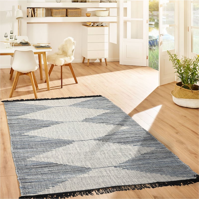 LoomBloom Hand-Woven Ivory Geometric Kilim 100% Wool Oriental Area Rug - 5' 3'' x 7' 7''