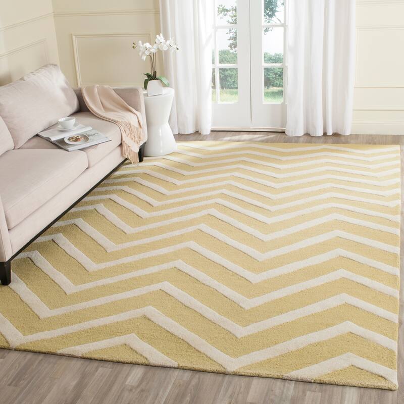 SAFAVIEH Handmade Cambridge Terttu Chevron Wool Rug - 6' x 9' - Light Gold/Ivory