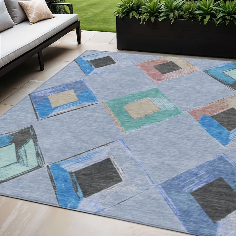 HomeRoots Geometric Transitional Rectangle Outdoor Rug - 5' X 8'