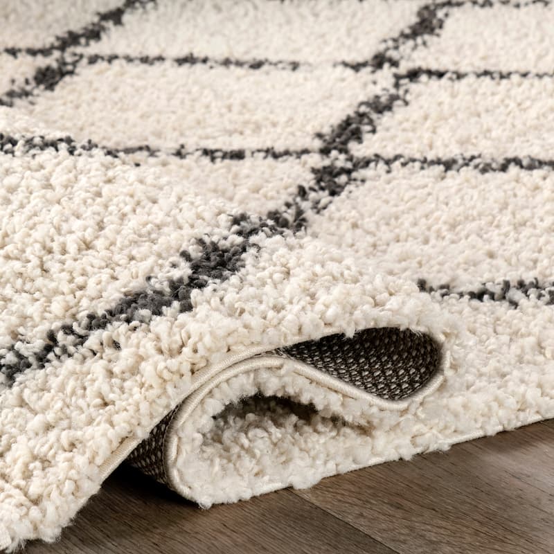 Nuloom Ivory Moroccan Trellis Soft Plush Tassel Shag Area Rug