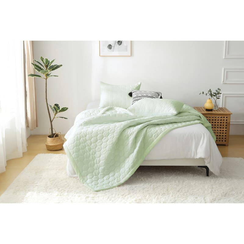 Better Style Home Microfiber Honeycomb Quilt Sets