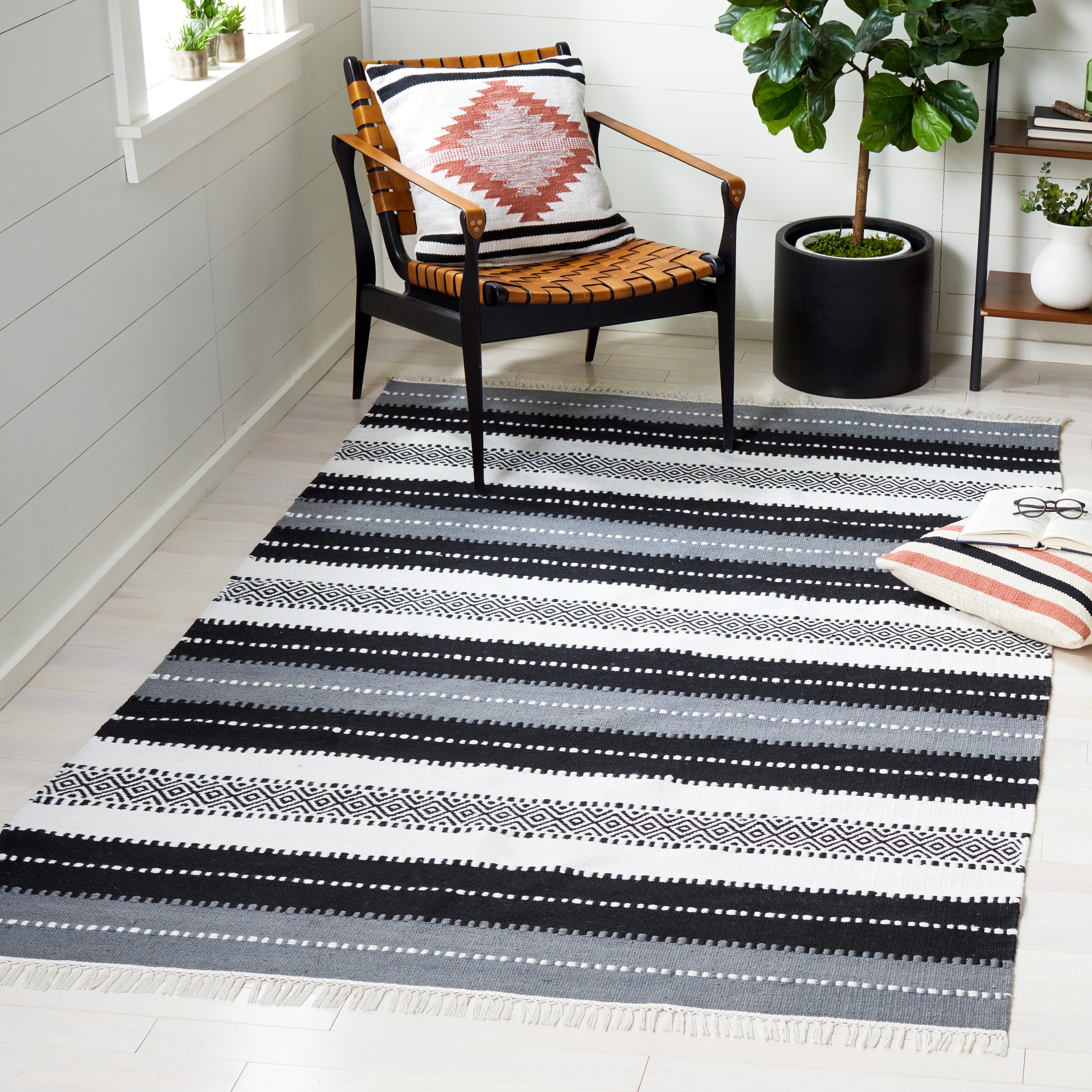 SAFAVIEH Striped Kilim Irena Boho Fringe Rug