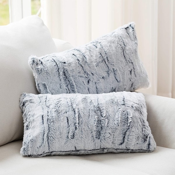 https://ak1.ostkcdn.com/images/products/is/images/direct/7fb9f4ca01e6224a49251b0126bcdbc4daeda1fd/Cheer-Collection-Embossed-Faux-Fur-Throw-Pillows.jpg?impolicy=medium