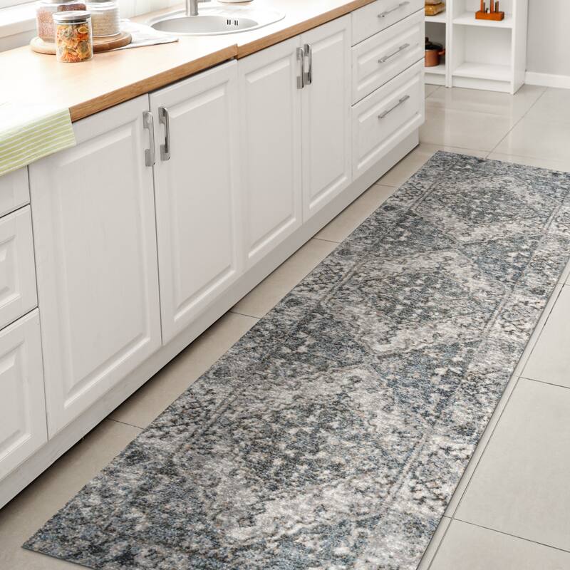 JONATHAN Y Shaii Distressed Medallion Low-Pile Machine-Washable Area Rug