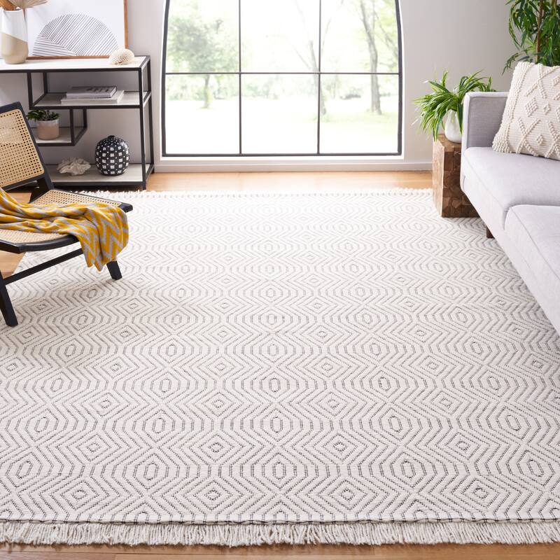 SAFAVIEH Handmade Marbella Elinoor Geometric Fringe Wool Rug