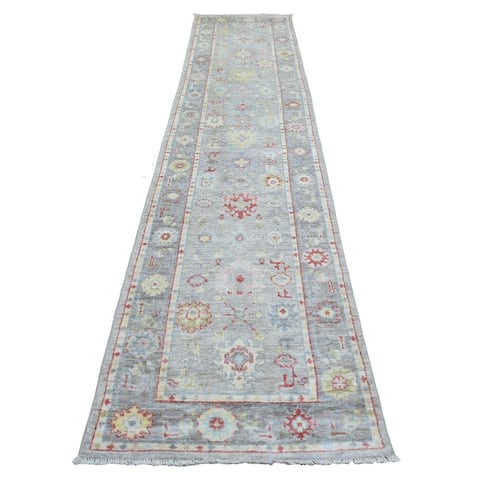 Shahbanu Rugs Gray Ushak with Bold Floral Pattern Pure Wool Hand Knotted Oriental Runner Rug (2'7" x 12'2") - 2'7" x 12'2"