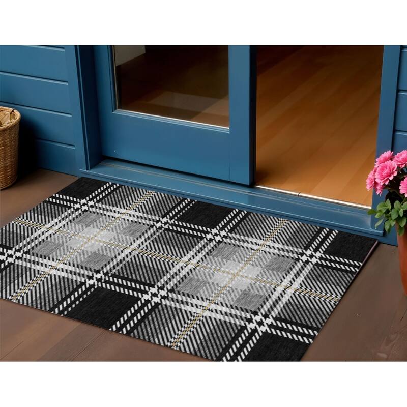 HomeRoots Plaid Transitional Rectangle Outdoor Rug - 3' x 5'