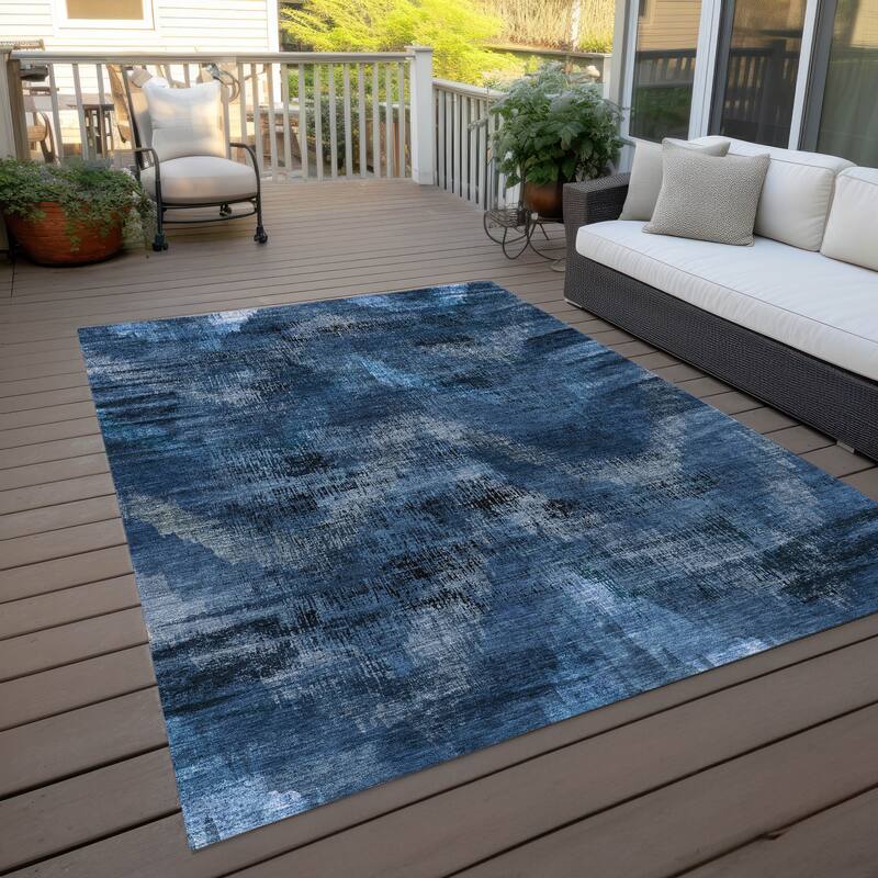 Machine Washable Indoor/ Outdoor Chantille Distressed Chevron Rug