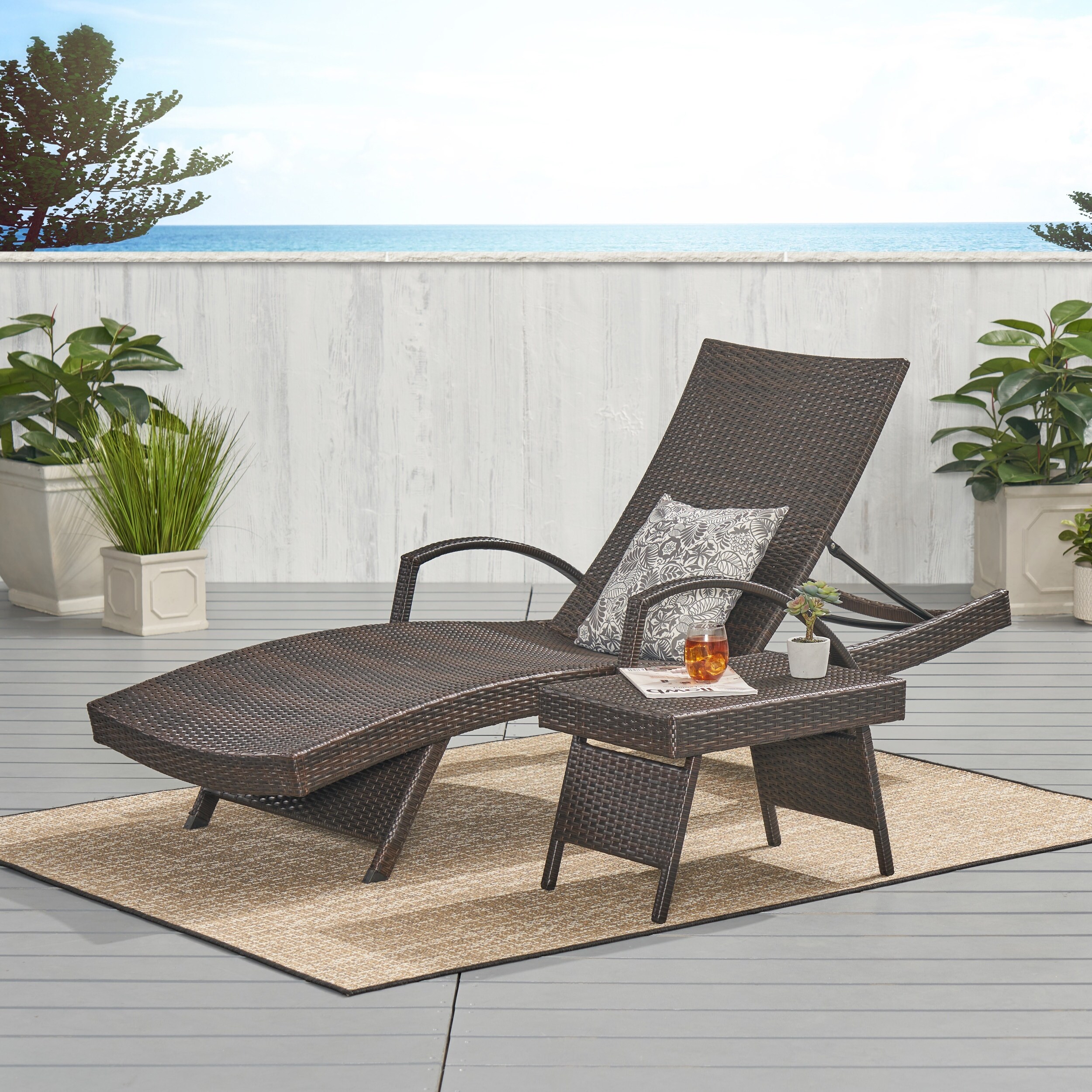 Gray wicker chaise discount lounge