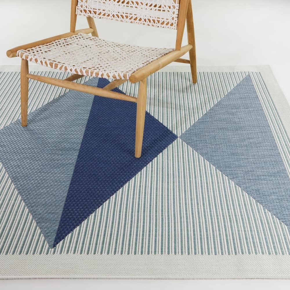 Helidon Modern Geometric Indoor/Outdoor Area Rug
