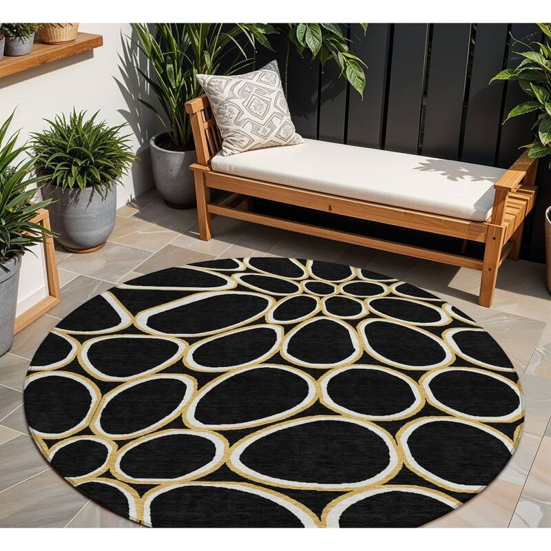 HomeRoots Abstract Transitional Rectangle Outdoor Rug - 8' Round