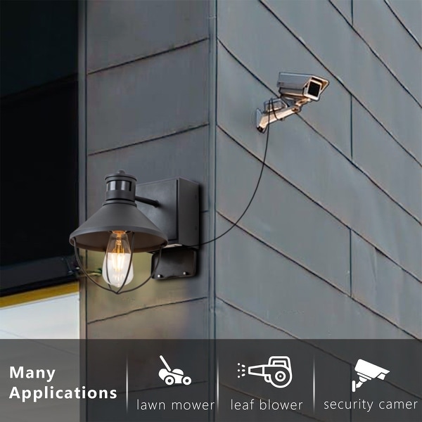 Security light with outlet outlet