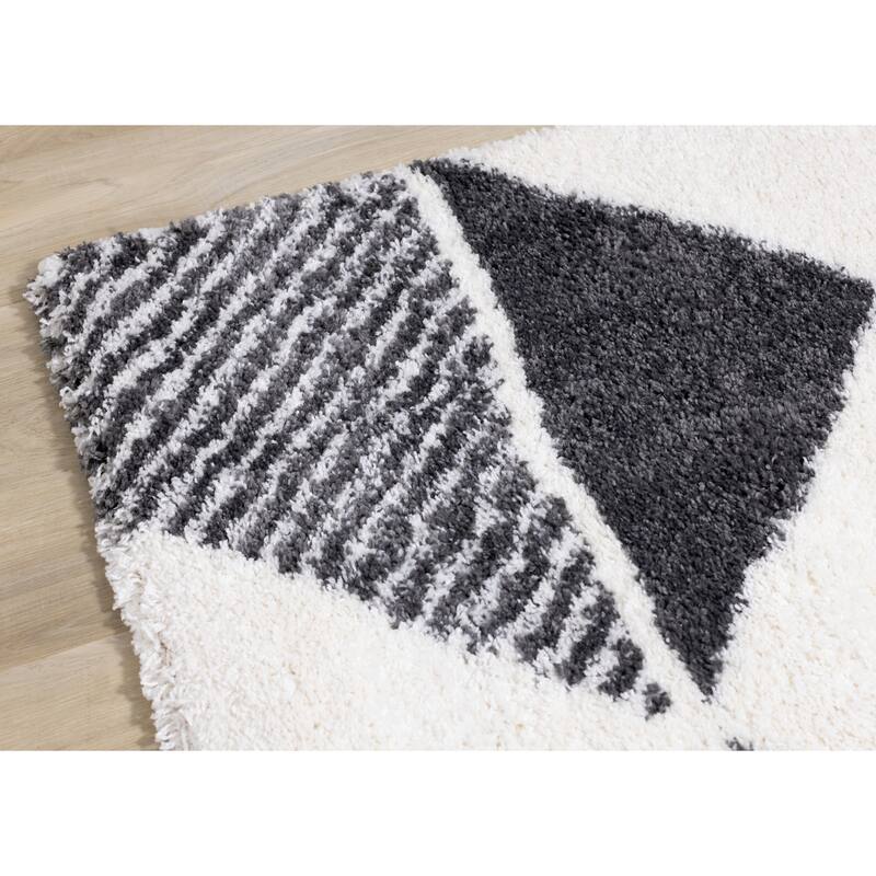 Fairmont Collection - White/Gray Striped Triangles Rug