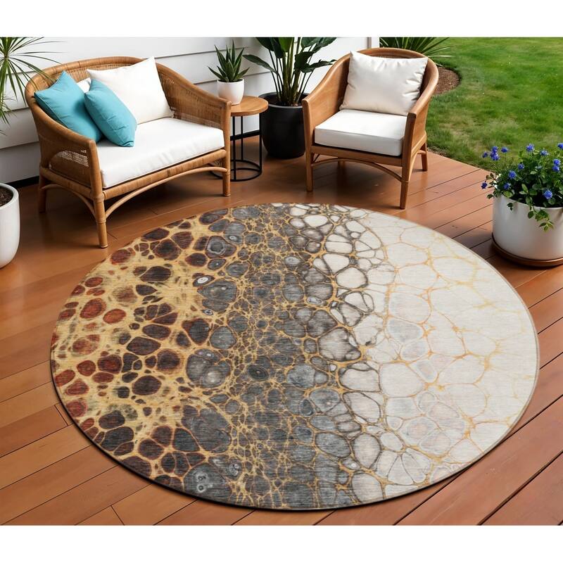 HomeRoots Abstract Transitional Rectangle Outdoor Rug - 8' Round