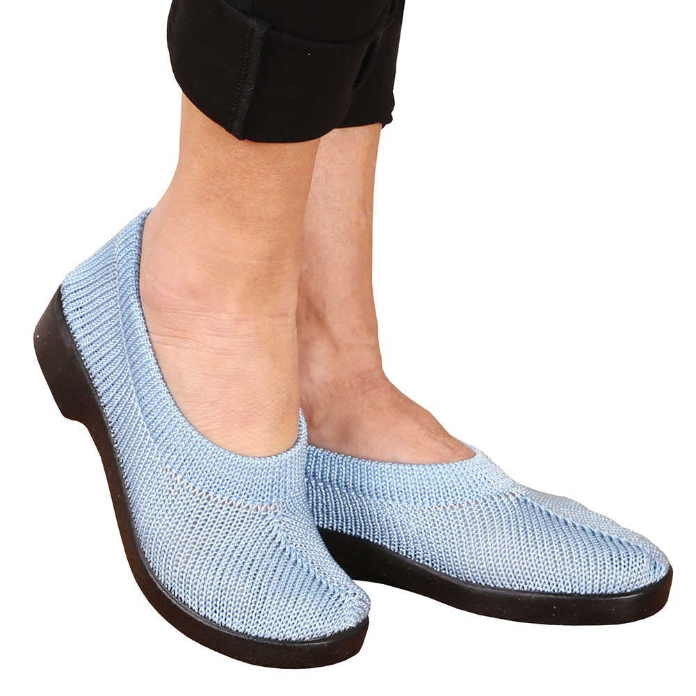 stretchy slip on shoes