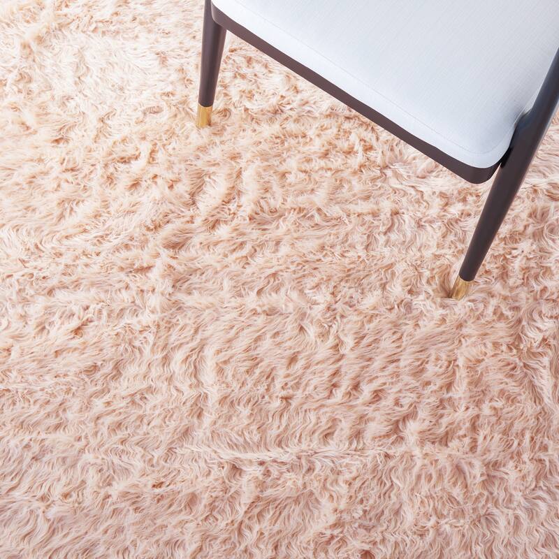 SAFAVIEH Faux Sheep Skin Shona 2.4-inch Thick Rug