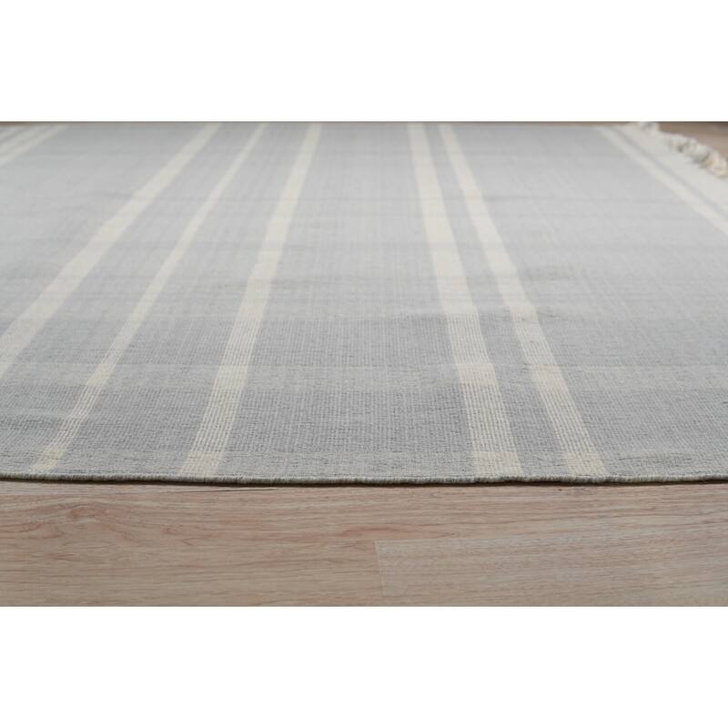 Hand-Knotted Wool Heriz Design Rug, 6' x 9', Blue Area Rug, Luxurious Soft Texture for Bedrooms or Modern Spaces - L