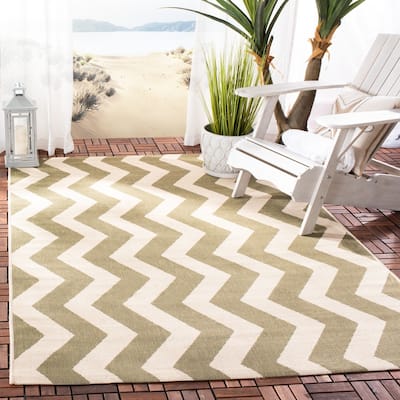 SAFAVIEH Courtyard Merlene Chevron Indoor/ Outdoor Waterproof Patio Backyard Rug