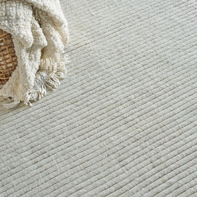 EXQUISITE RUGS Kaza Hand-loomed New Zealand Wool Ivory Area Rug.