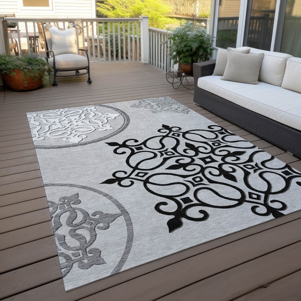 Machine Washable Indoor/ Outdoor Chantille Bold Medallion Rug
