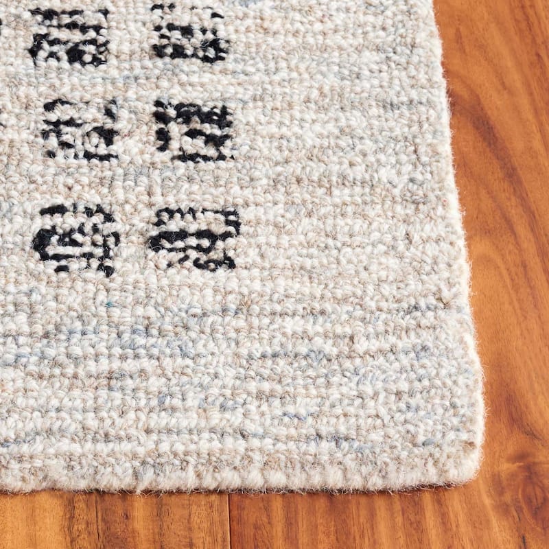 SAFAVIEH Handmade Ebony Alyona Modern Rug