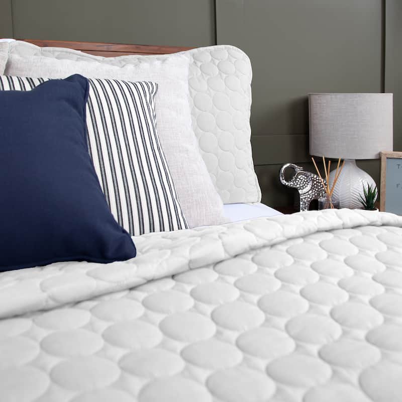 Vilano Ultra-Soft Lightweight 3-piece Quilt and Sham Set