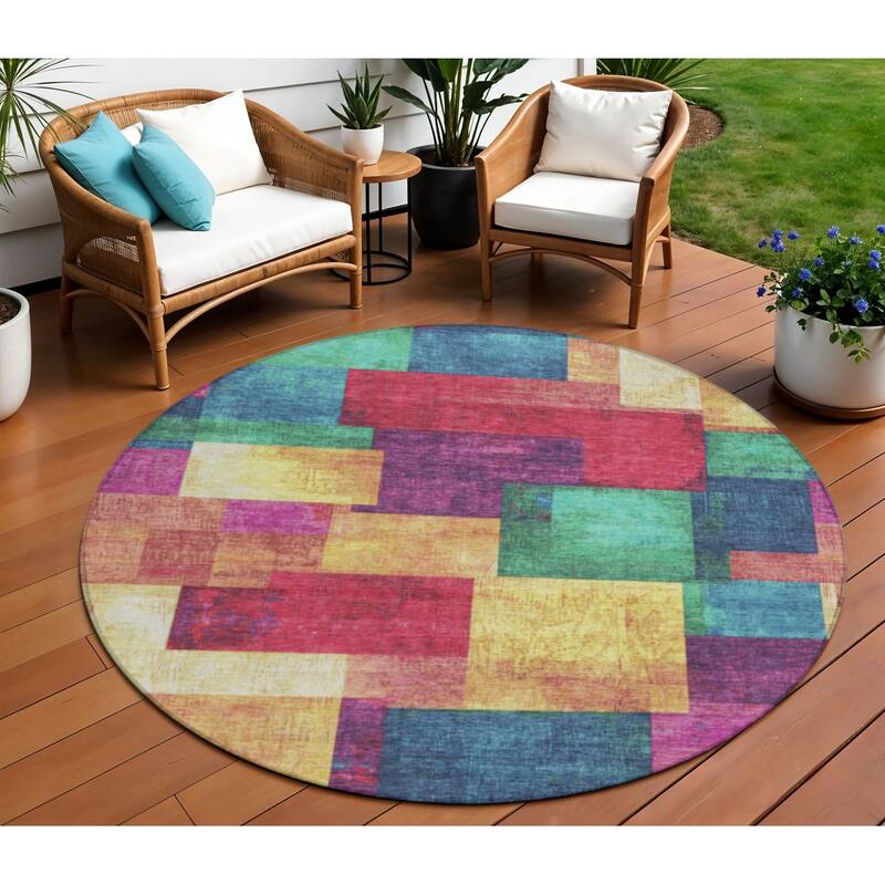 HomeRoots Geometric Traditional Rectangle Outdoor Rug - 8' Round