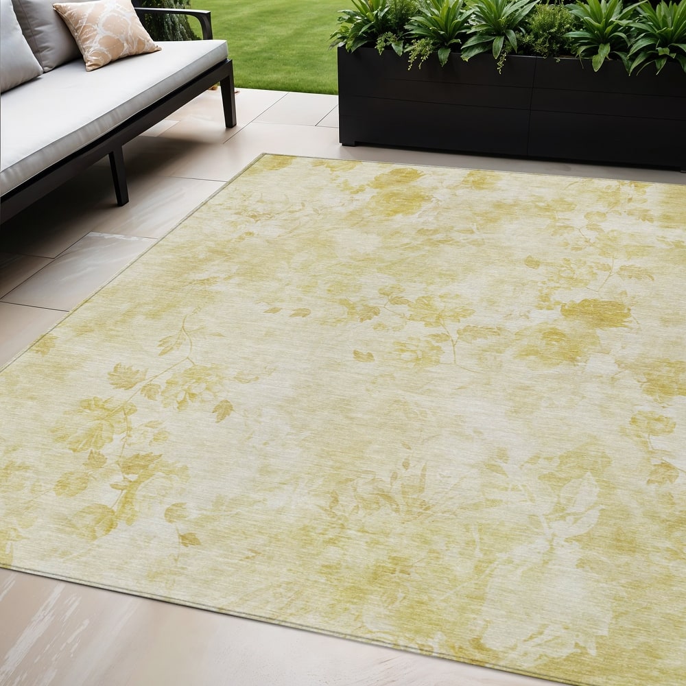 HomeRoots Floral Transitional Rectangle Outdoor Rug