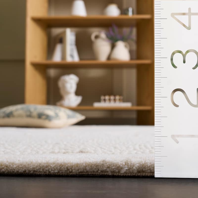 SAFAVIEH Handmade Abstract Shiori Wool Rug