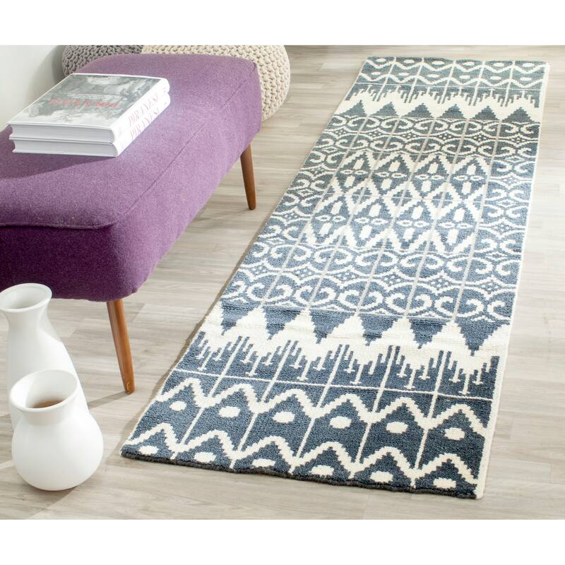SAFAVIEH Hand-knotted Kenya Vanita Southwestern Tribal Wool Rug - 2'3" x 8' Runner - Charcoal