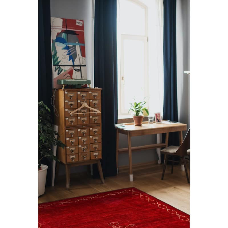 Kashkuli Gabbeh Red Rug 4'9" x 6'7" - 4'9 x 6'7